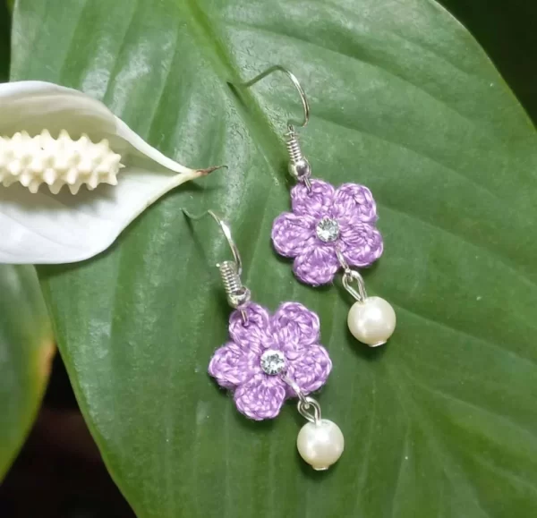 Small flower handmade crochet earring 3