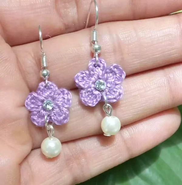 Small flower handmade crochet earring 4