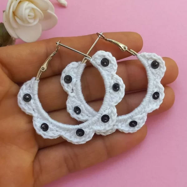 White scallop handmade crochet earrings 1